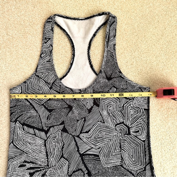 EUC - Lululemon bundle - crops and tank top - Picture 9 of 9